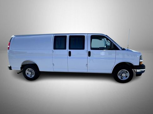 New 2026 Chevrolet Express 3500 Extended RWD image 4