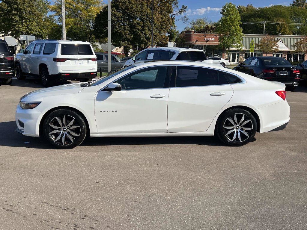 Used 2017 Chevrolet Malibu LT w/ Leather Package FWD image 2