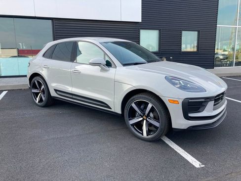 Used 2024 Porsche Macan image 19