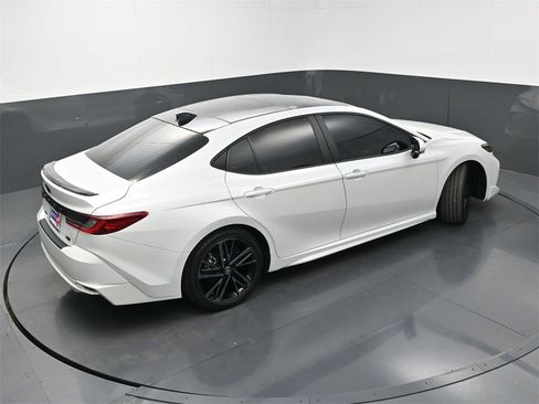 Used 2025 Toyota Camry XSE image 34