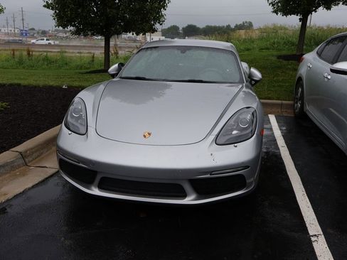 Used 2018 Porsche 718 Cayman S RWD image 2
