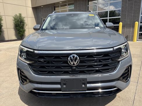 Used 2025 Volkswagen Atlas SEL Premium R-Line AWD/4WD image 3