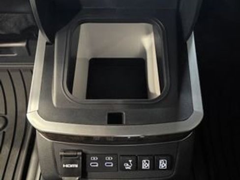 New 2026 Toyota Sienna Platinum image 34