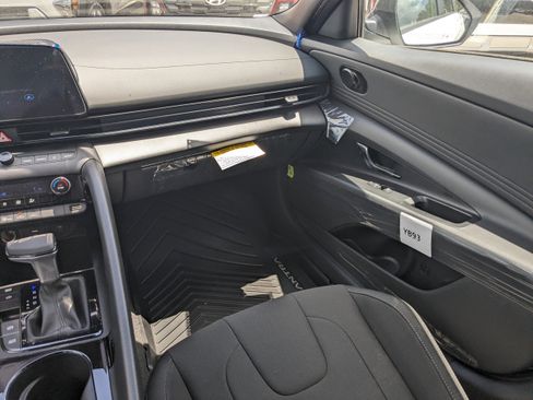 New 2025 Hyundai Elantra SEL image 16