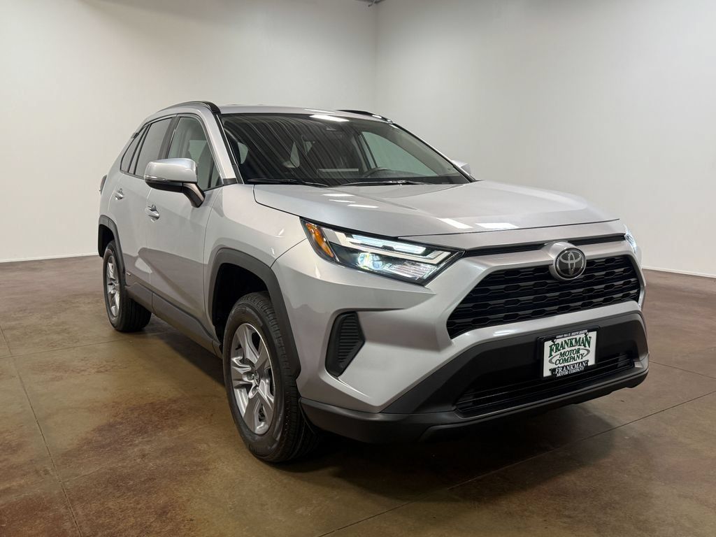 Used 2025 Toyota RAV4 XLE AWD/4WD image 30
