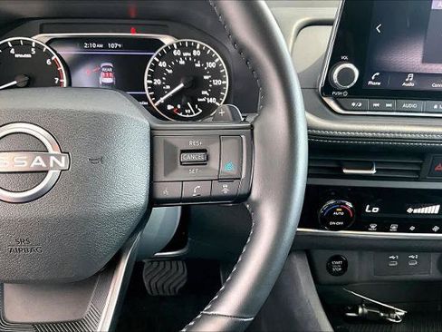 Certified 2025 Nissan Rogue SV FWD image 24