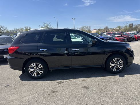 Used 2019 Nissan Pathfinder S image 3