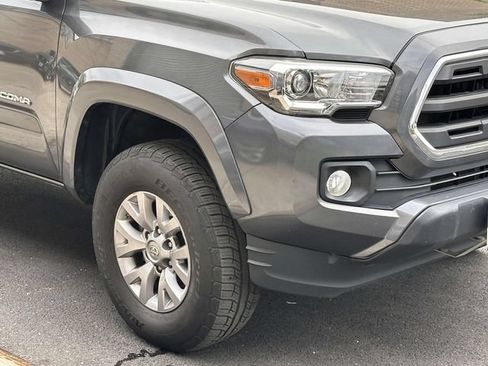 Used 2017 Toyota Tacoma SR5 w/ Tow Package RWD image 13