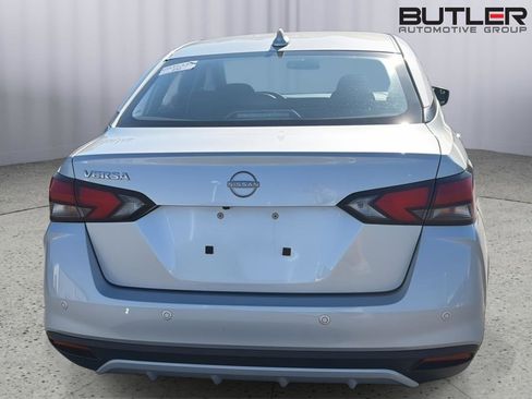 Used 2025 Nissan Versa SV FWD image 8