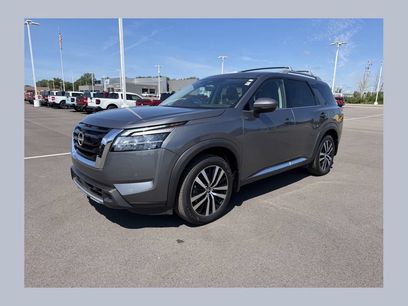Used 2024 Nissan Pathfinder Platinum w/ Cargo Package