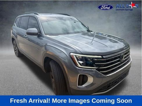 Used 2025 Volkswagen Atlas SE FWD image 1