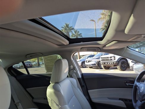 Certified 2018 Acura ILX image 12