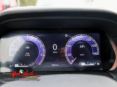 Used 2025 Jeep Grand Cherokee Laredo X image 11