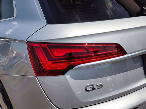 Used 2021 Audi Q5 2.0T Premium Plus w/ Premium Plus Package AWD/4WD image 12