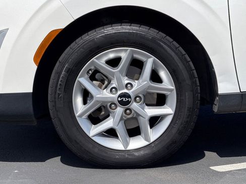 Used 2024 Kia Soul LX w/ Option Group 015 FWD image 15
