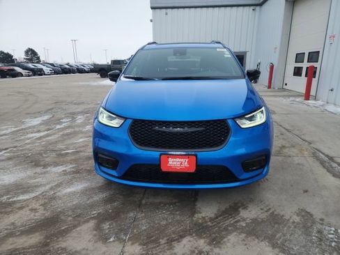 New 2026 Chrysler Pacifica Select w/ S Appearance Package FWD image 8