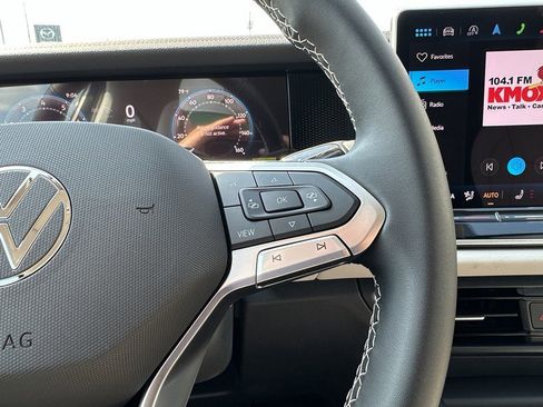 New 2025 Volkswagen Tiguan SE image 21