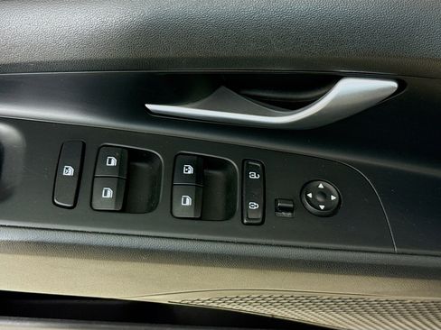 Used 2023 Hyundai Elantra SEL image 20