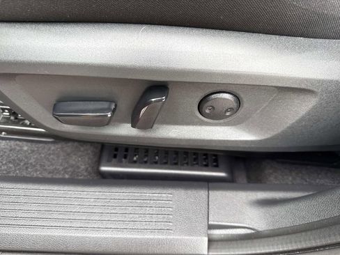 Used 2023 Nissan Rogue SV image 25