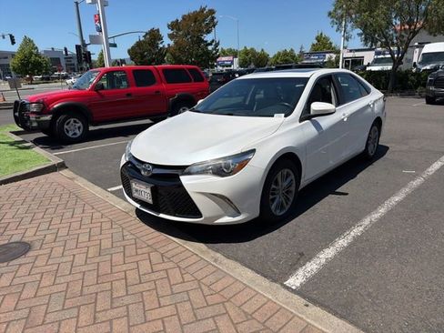 Certified 2017 Toyota Camry SE w/ Moonroof Package FWD image 13