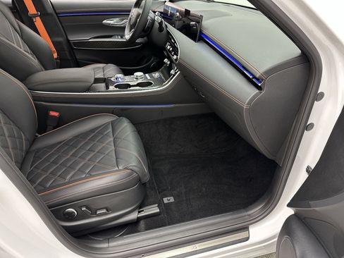 Certified 2026 Genesis GV70 3.5T Sport Prestige AWD/4WD image 25