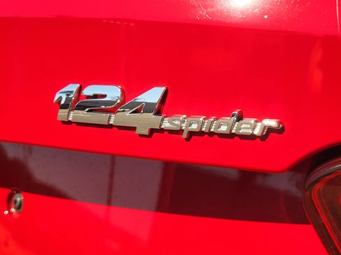 Used 2019 FIAT 124 Spider Classica RWD image 67