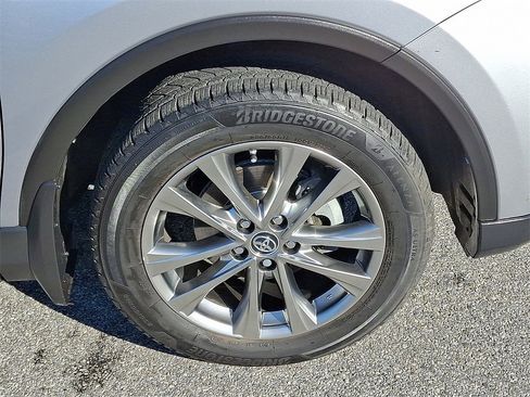 Used 2018 Toyota RAV4 Limited image 8