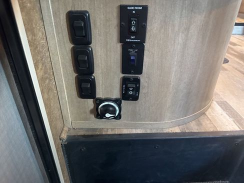 Used 2015 Mercedes-Benz Sprinter 3500 image 35