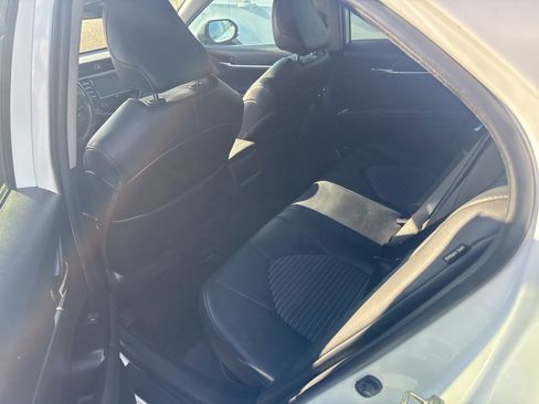 Used 2020 Toyota Camry SE image 5