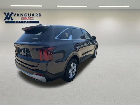 Used 2025 Kia Sorento LX image 10