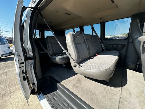 Used 2006 Chevrolet Express 3500 Passenger w/ LT Preferred Equipment Group image 39