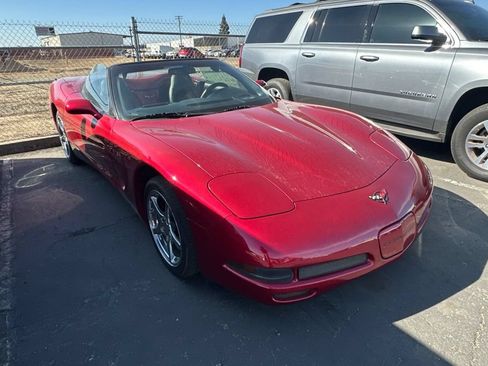 Used 2000 Chevrolet Corvette Convertible w/ Performance Handling Pkg RWD image 2