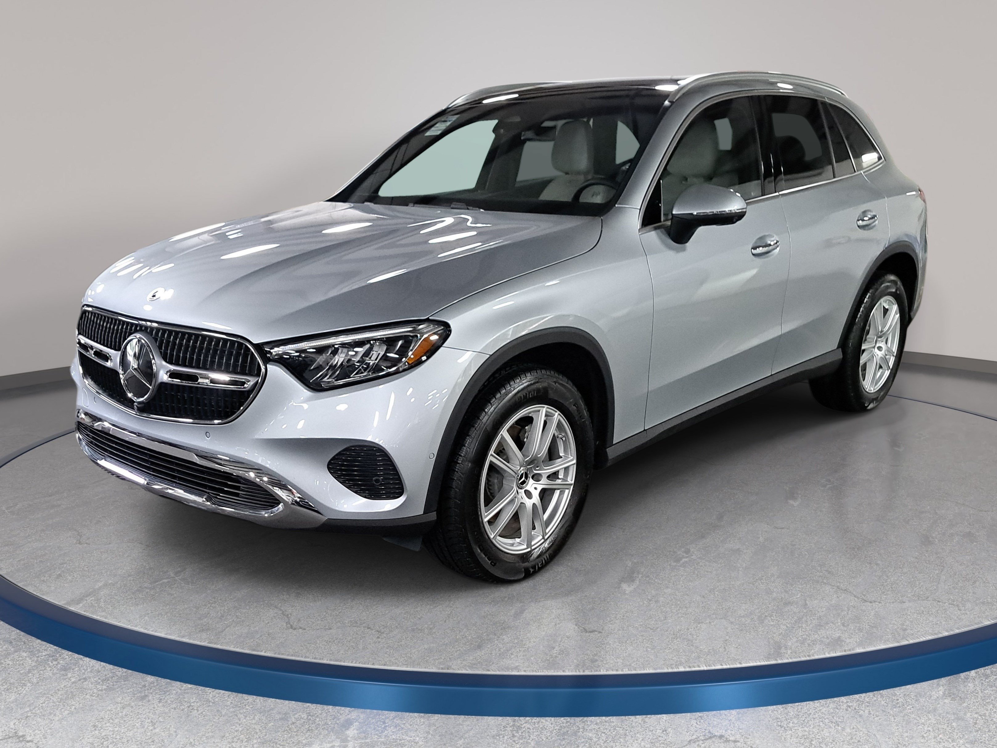 Used 2026 Mercedes-Benz GLC 300 image 1