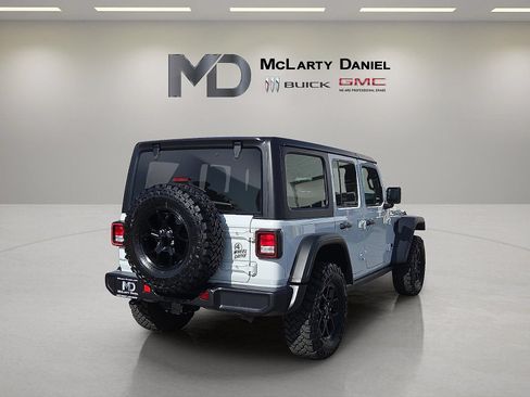 Used 2025 Jeep Wrangler Unlimited Sport AWD/4WD image 14