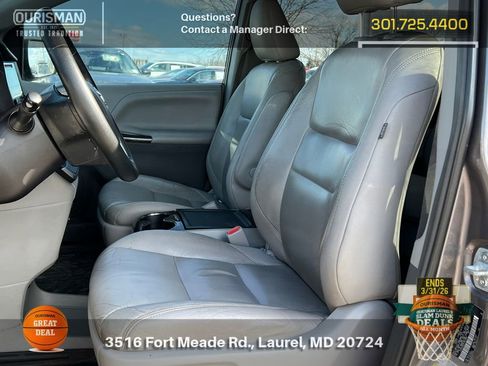 Used 2015 Toyota Sienna XLE w/ XLE Navigation Package image 5