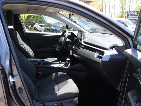 Used 2021 Toyota C-HR LE FWD image 29