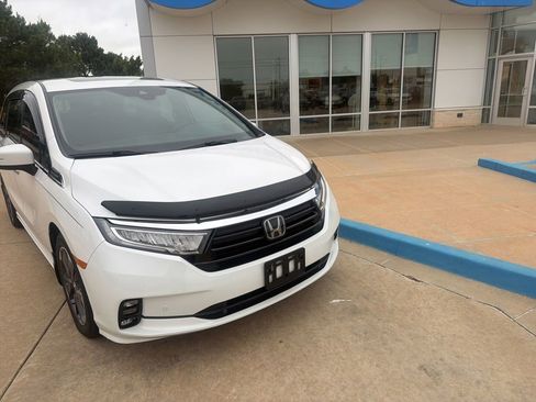 Used 2024 Honda Odyssey Elite image 3