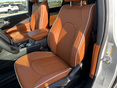 New 2026 Chrysler Pacifica Pinnacle w/ Trailer Tow Group image 65