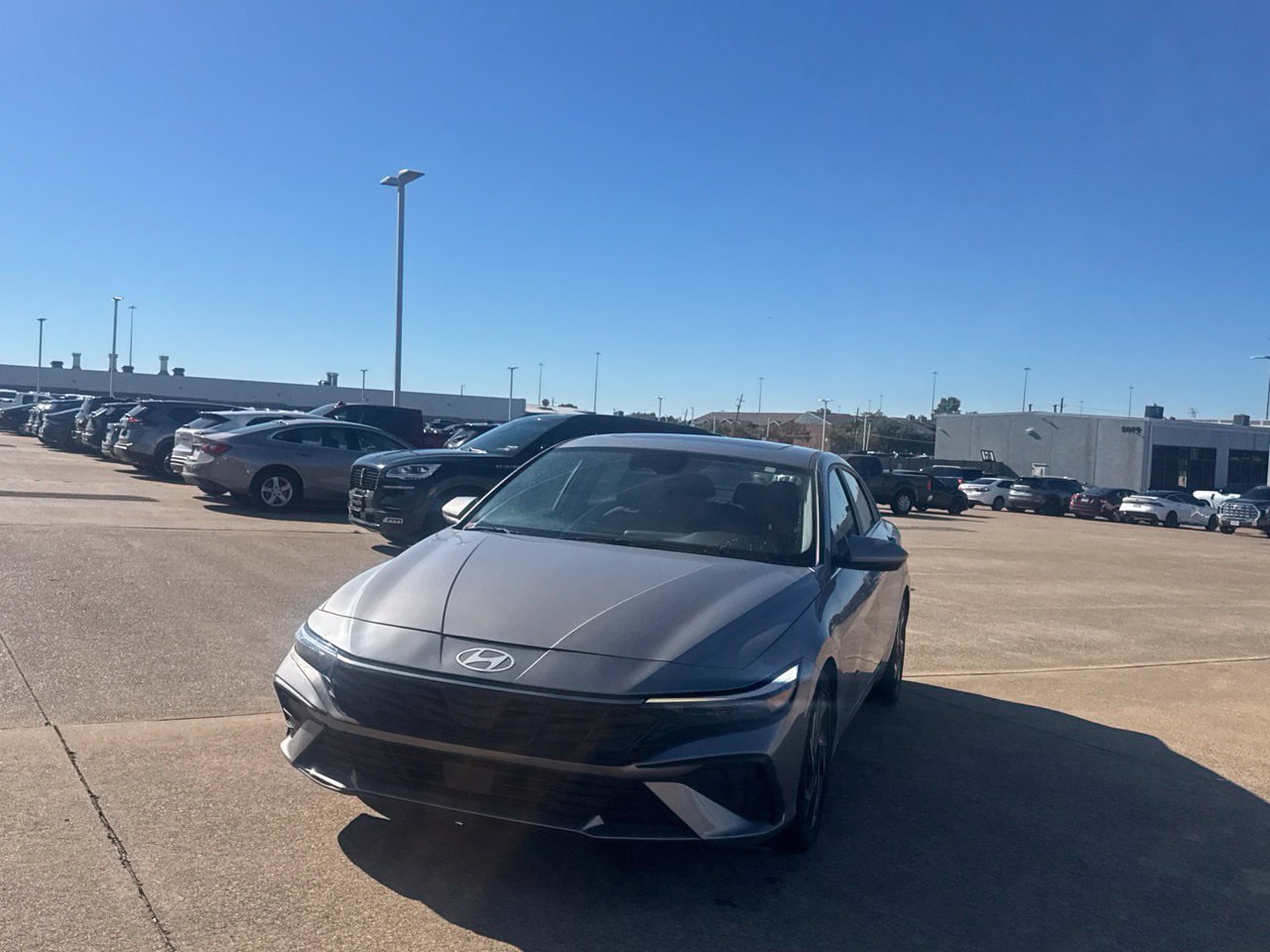 Used 2025 Hyundai Elantra SEL FWD image 9