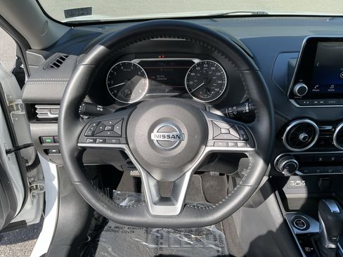 Used 2022 Nissan Sentra SV FWD image 14
