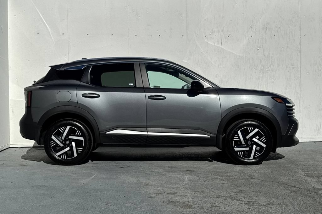 Used 2026 Nissan Kicks SV FWD image 2