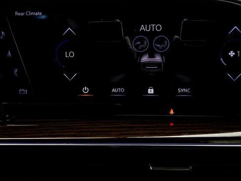 Used 2022 Cadillac Escalade ESV Sport Platinum w/ LPO, ONYX Package image 31