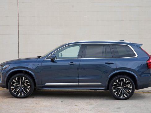 Used 2025 Volvo XC90 T8 Plus w/ Protection Package Premier AWD/4WD image 55