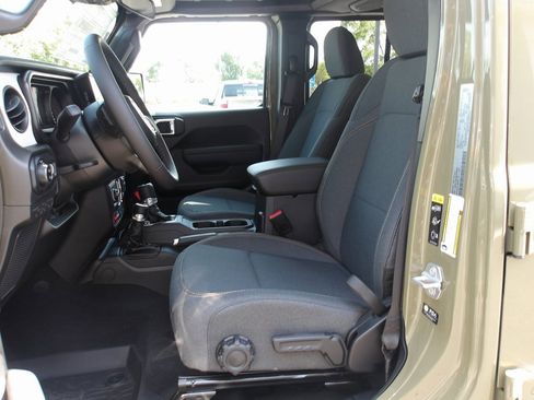 New 2025 Jeep Gladiator Willys image 12