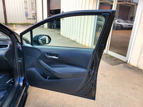 Used 2021 Toyota Corolla LE FWD image 18