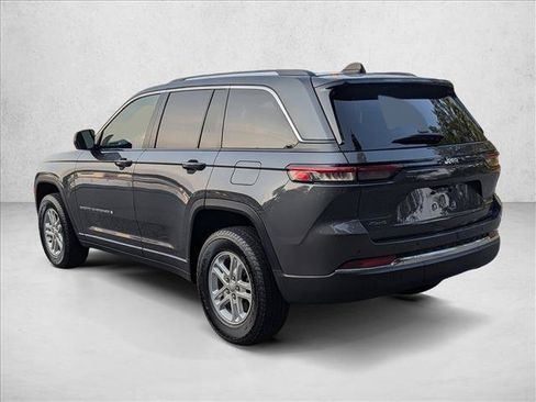Used 2023 Jeep Grand Cherokee Laredo w/ Luxury Tech Group I AWD/4WD image 8