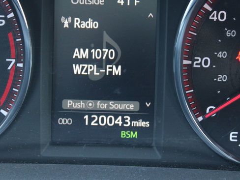 Used 2016 Toyota RAV4 SE image 37