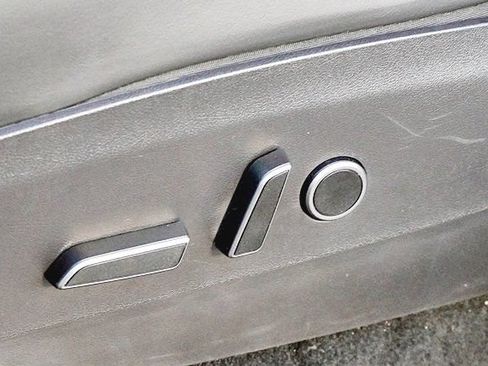 Used 2021 Tesla Model Y Long Range AWD/4WD image 23