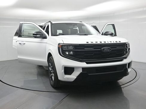 New 2026 Ford Expedition Platinum image 32