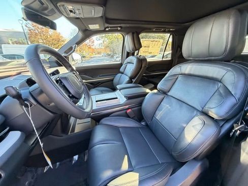 New 2025 Lincoln Navigator Reserve w/ Jet Appearance Package image 14